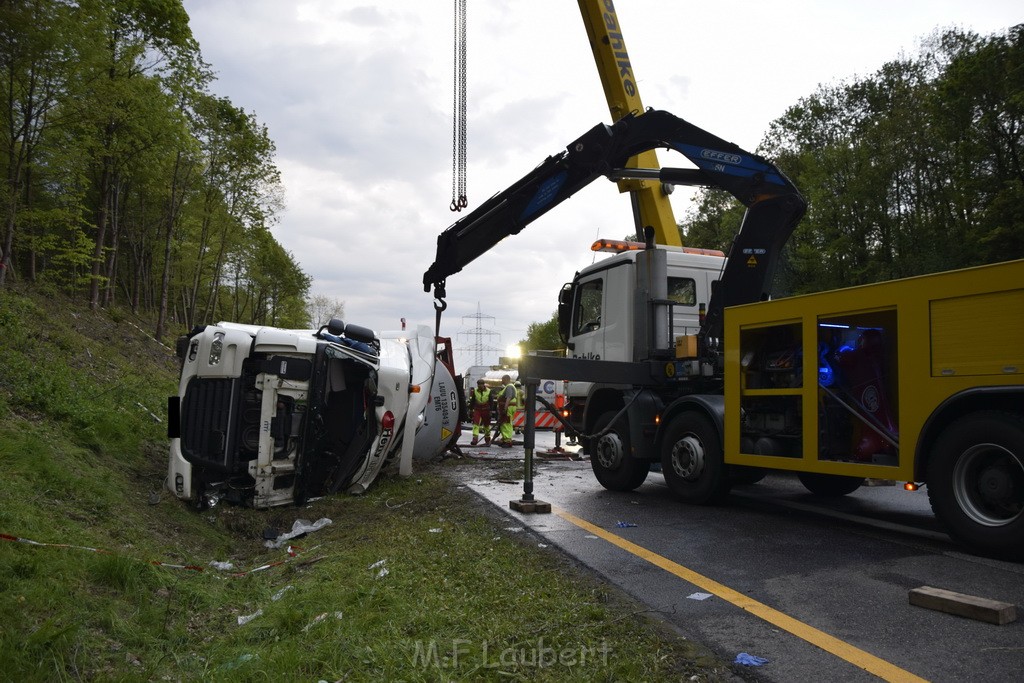 VU Gefahrgut LKW umgestuerzt A 4 Rich Koeln Hoehe AS Gummersbach P393.JPG - Miklos Laubert